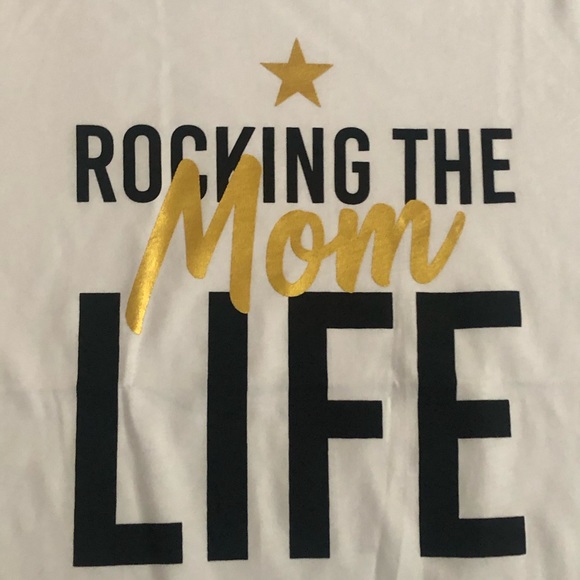 💛NWT “Rocking The Mom Life” Graphic Tee - Picture 2 of 3